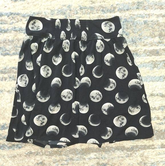 HOT TOPIC Moon Phase Skirt Medium Size GUC - Picture 3 of 9